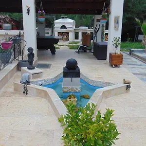 Au Coeur De L'eze Avec Jacuzzi Appartement La Tour-dʼAigues